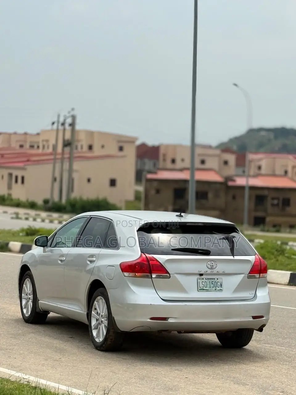 Toyota Venza LE 2011 Silver