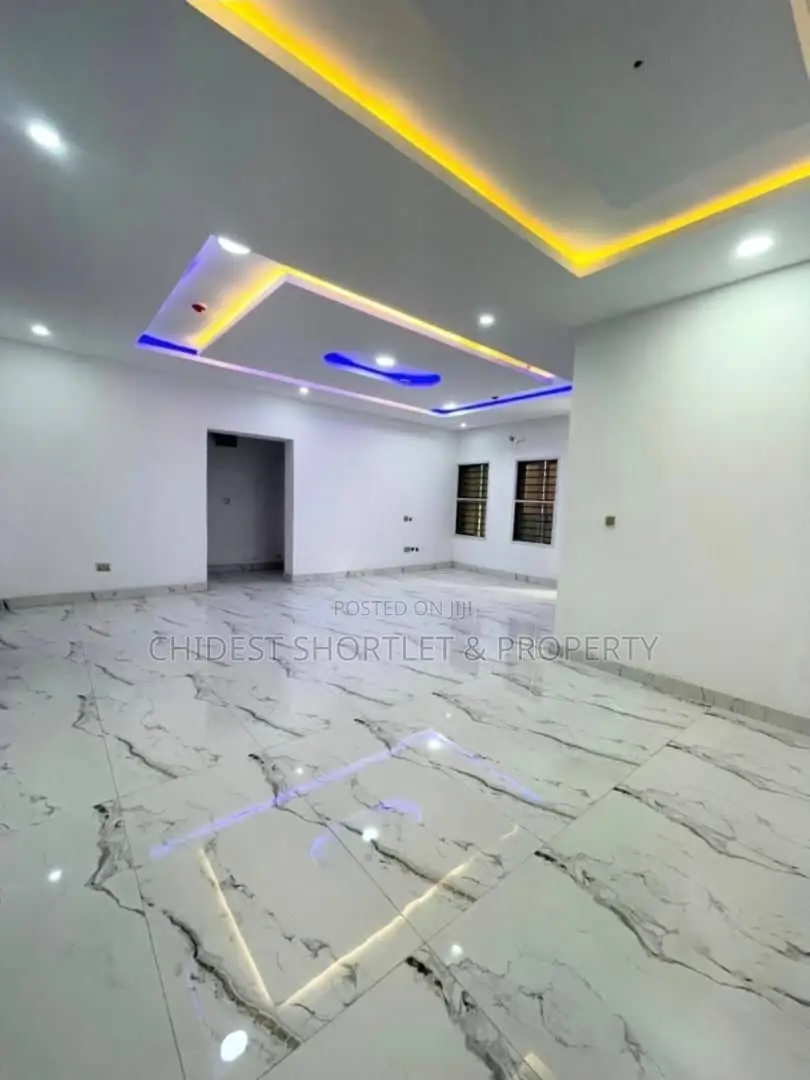 2bdrm Block of Flats in Freedom Way, Lekki Phase 1 for sale