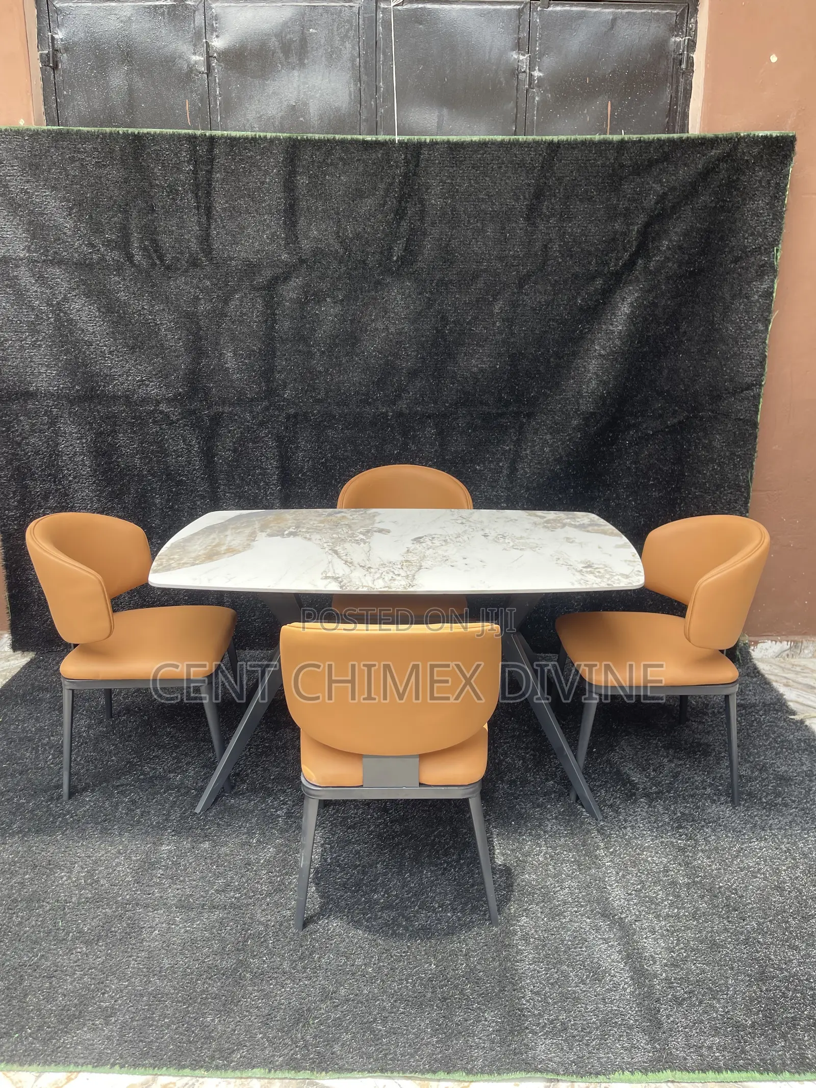 Exemplary Quality 4 Seater Dinning Set