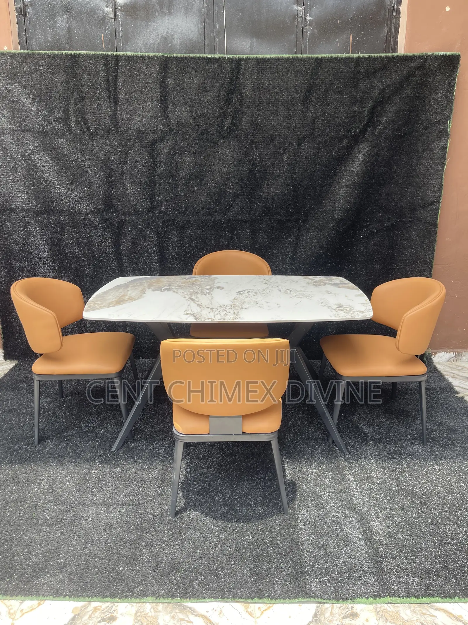 Exemplary Quality 4 Seater Dinning Set