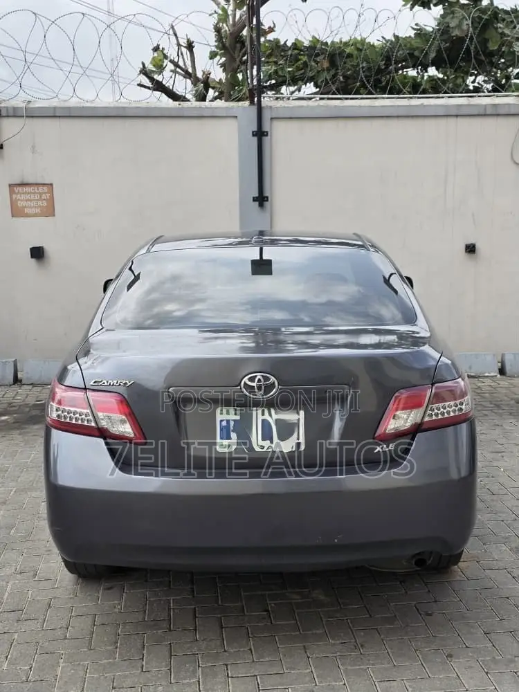 Toyota Camry 2010 Gray