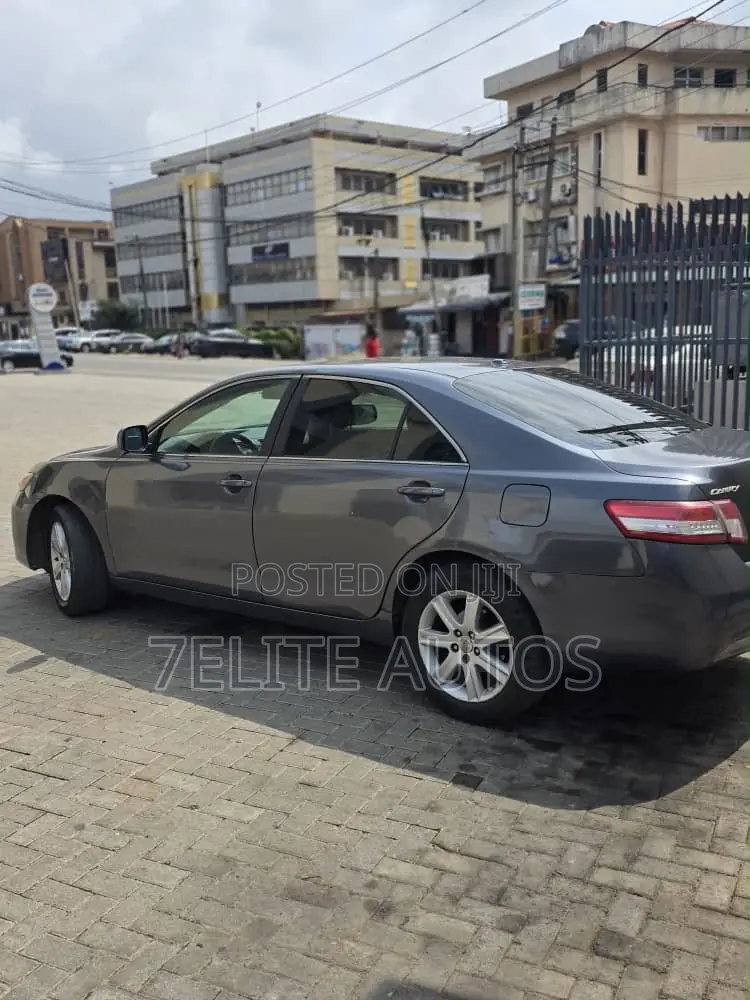 Toyota Camry 2010 Gray