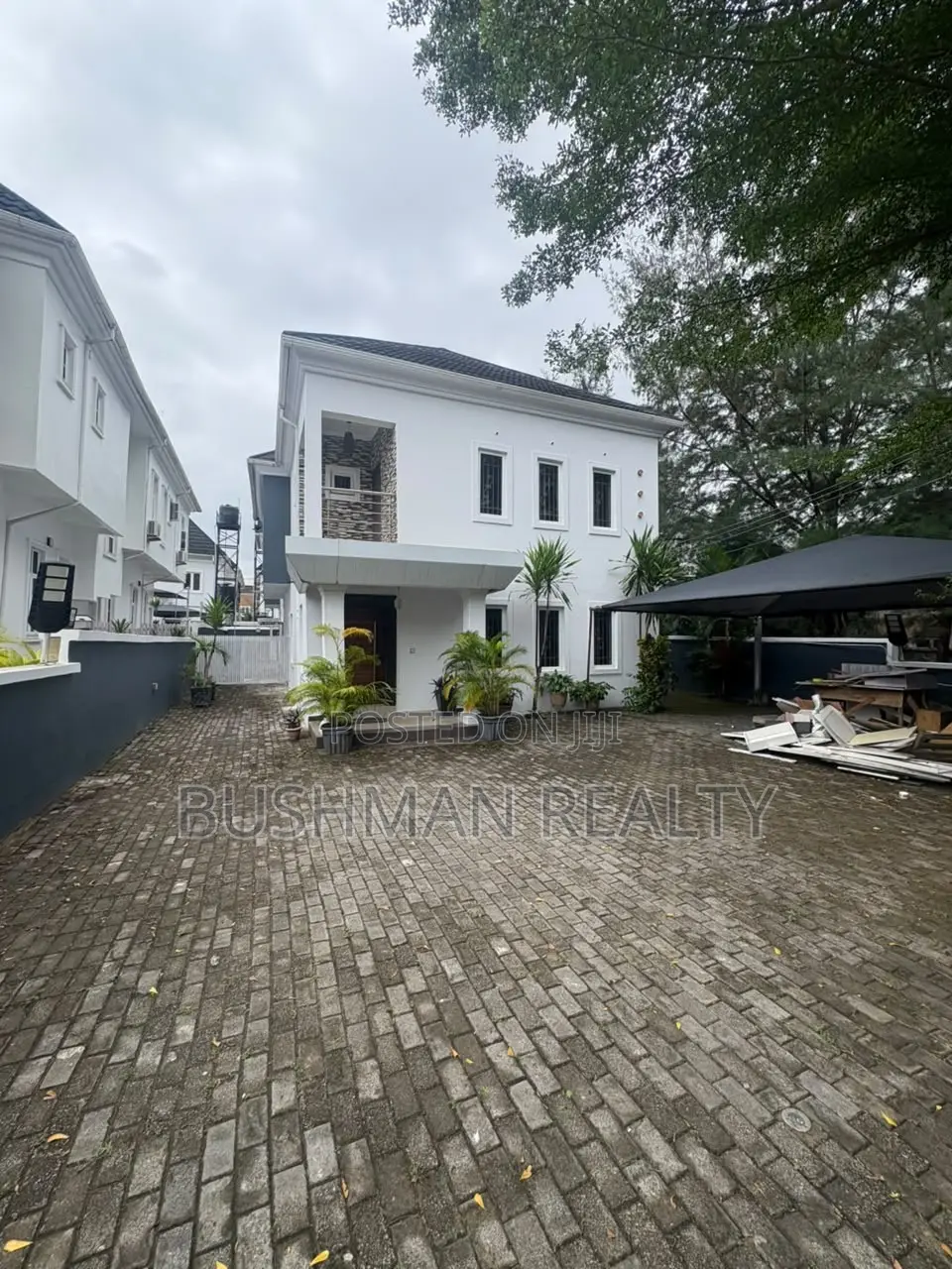 5bdrm Duplex in Ikota for rent