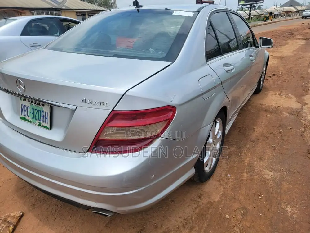 Mercedes-Benz C300 Sport 4Matic Sedan AWD (3.0L 6cyl 7A) 2010 White