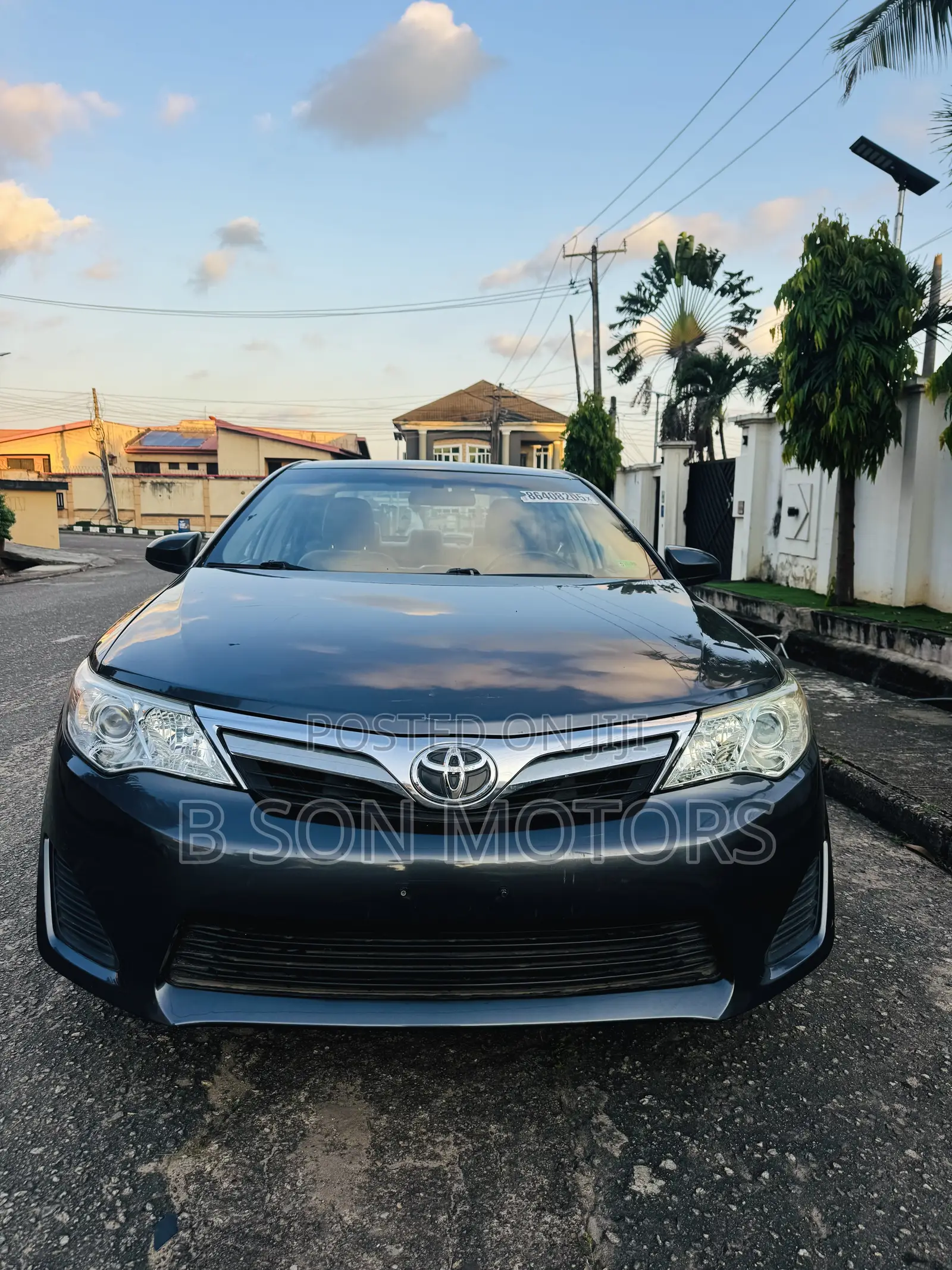 Toyota Camry LE 4dr Sedan (2.5L 4cyl 6A) 2012 Gray
