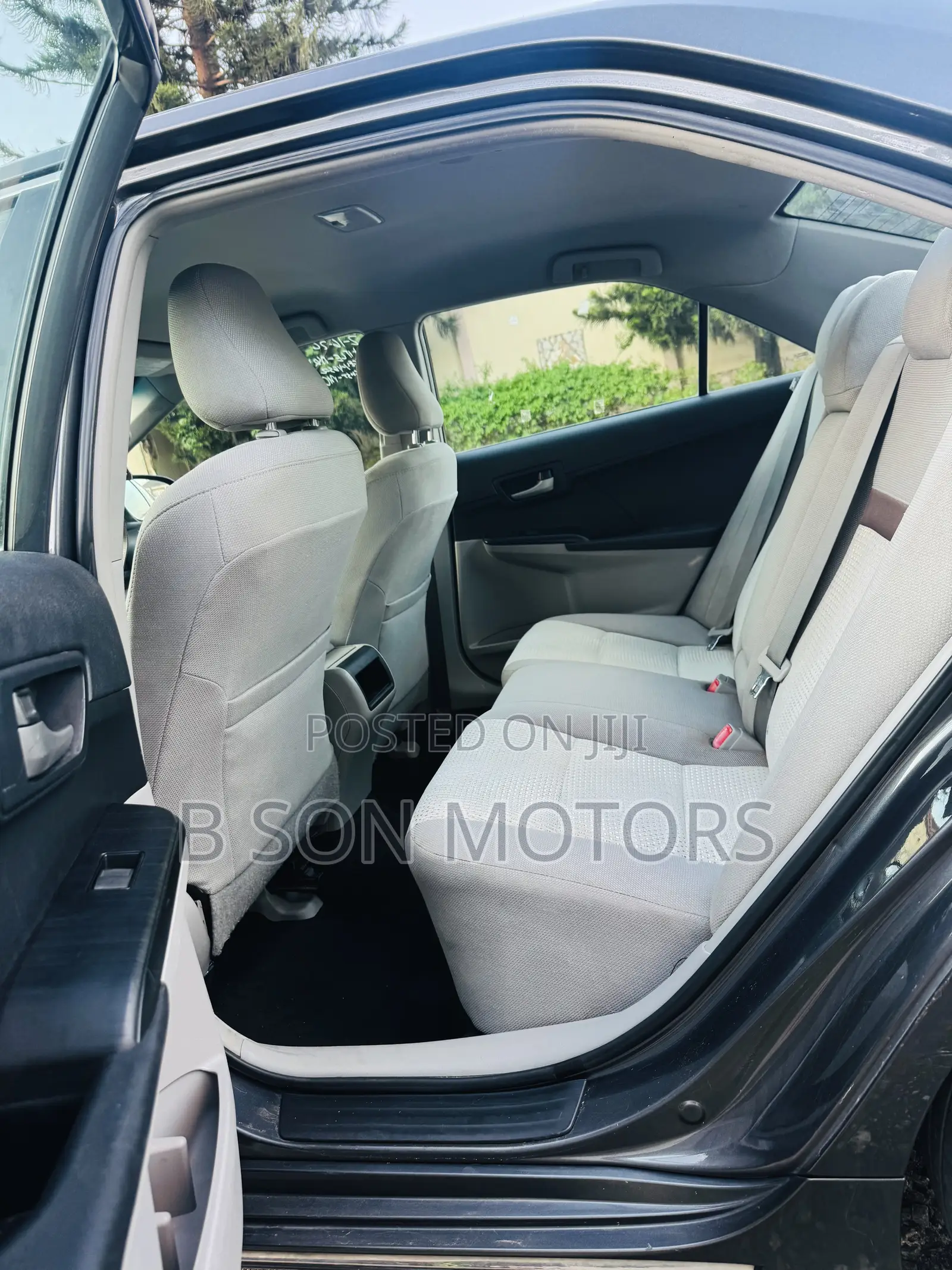 Toyota Camry LE 4dr Sedan (2.5L 4cyl 6A) 2012 Gray