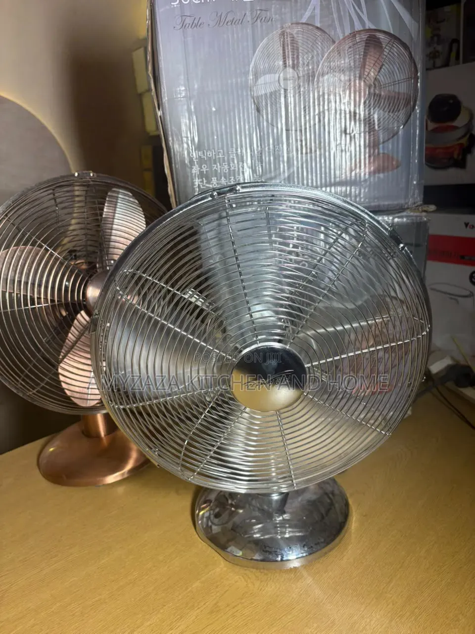 Windpia Chrome Metal Desk Fan, Retro-Style Aesthetic.