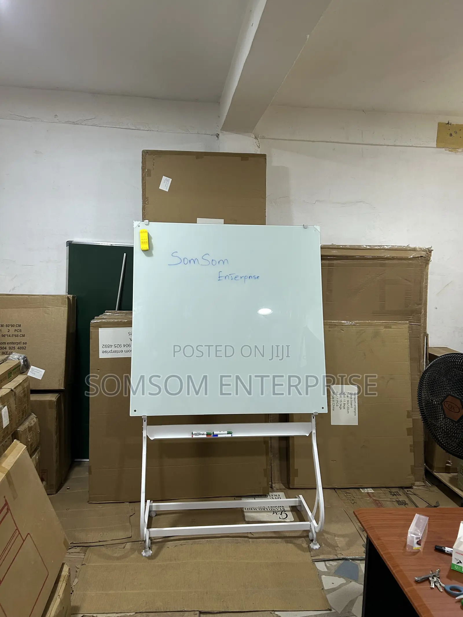 Executive Magnetic Glass Board With Stand 120x120cm (4x4ft)