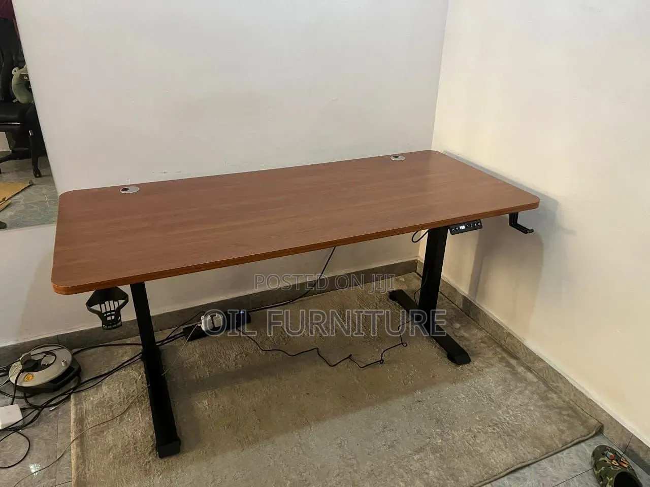 Electric Height Adjustable Standing Desk / Office Smart Table