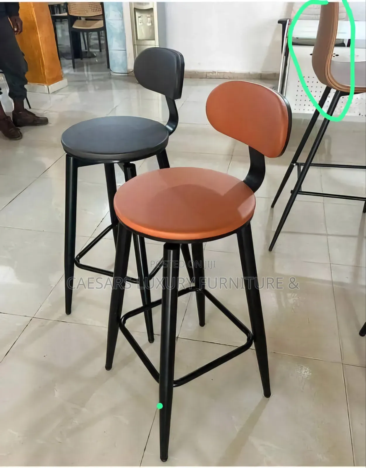 Bar Chair for Use in Homes and Restaurants.