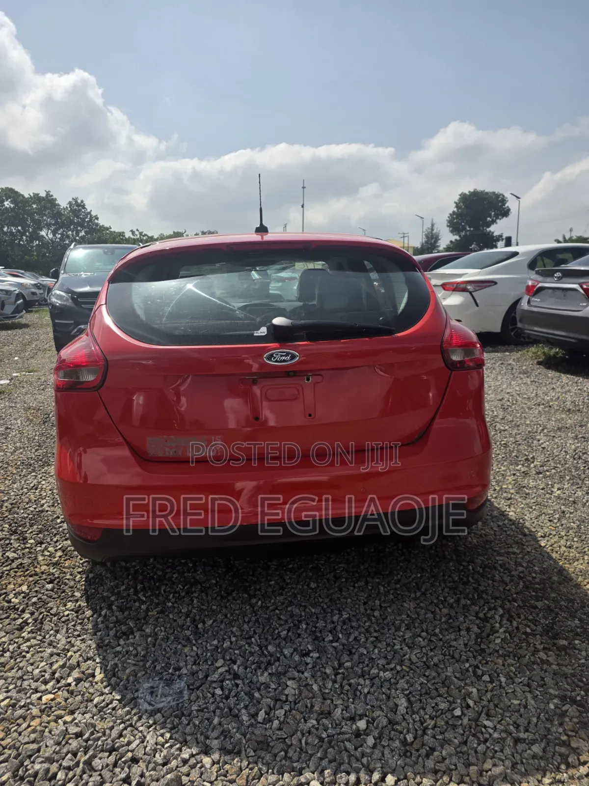 Ford Focus SE Hatchback FWD (1.0L 3cyl 5M) 2016 Red