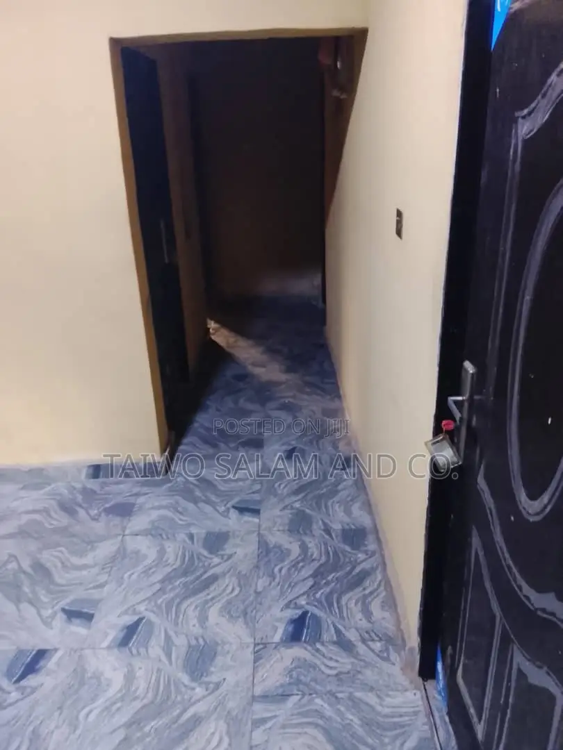 5bdrm Apartment in Alakia for rent