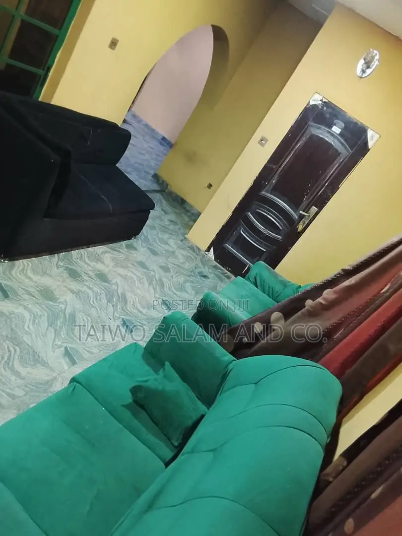 5bdrm Apartment in Alakia for rent