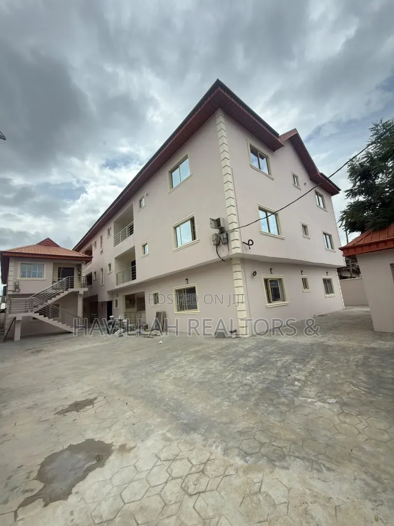 3bdrm Apartment in Ogba GRA for sale