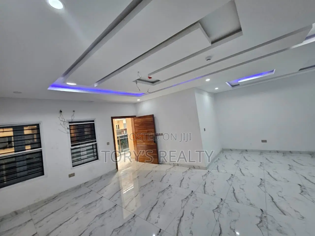2bdrm Apartment in Lekki Phase 1 for rent