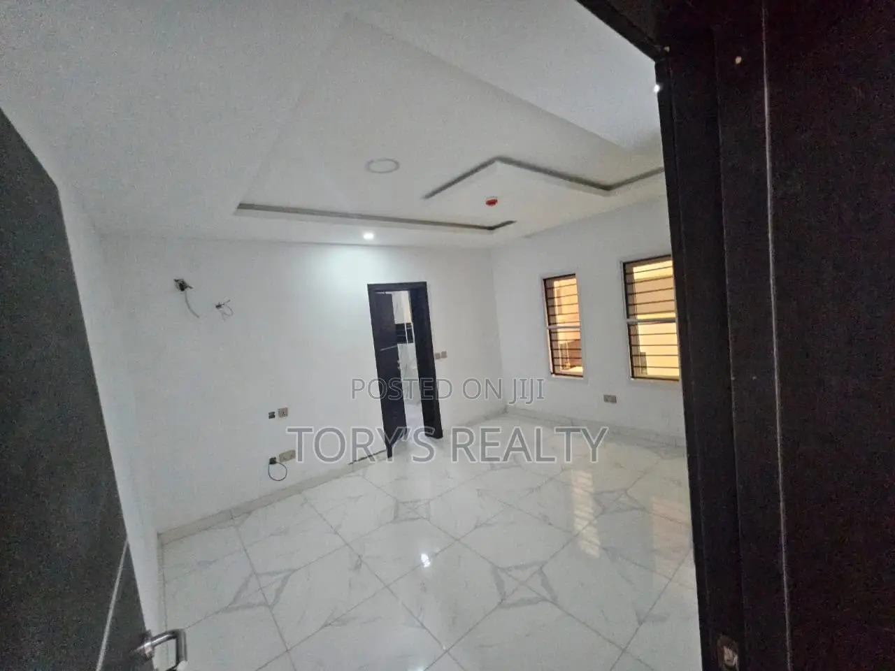 2bdrm Apartment in Lekki Phase 1 for rent