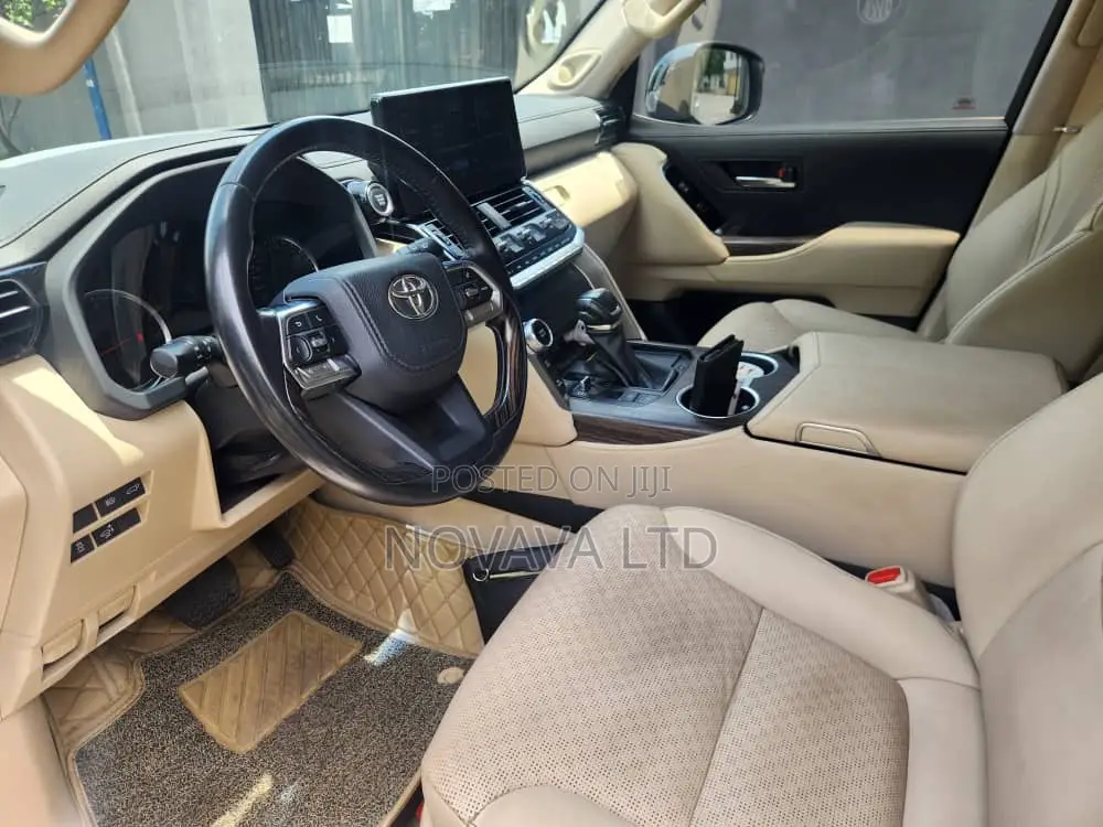 Toyota Land Cruiser 3.5 V6 2022 Silver