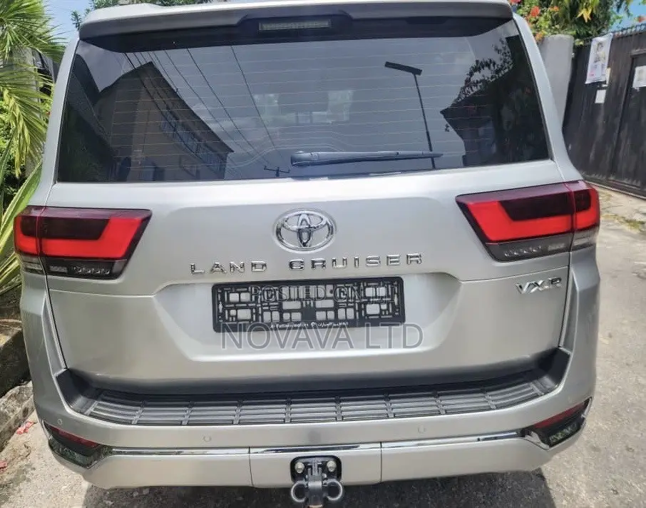 Toyota Land Cruiser 3.5 V6 2022 Silver