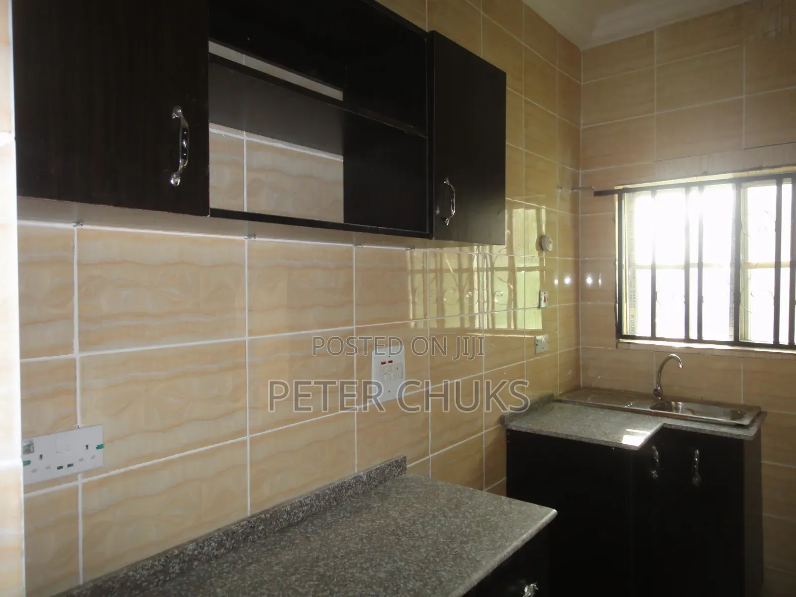 3bdrm Block of Flats in Crd City Phase2, Sabon Lugbe for sale