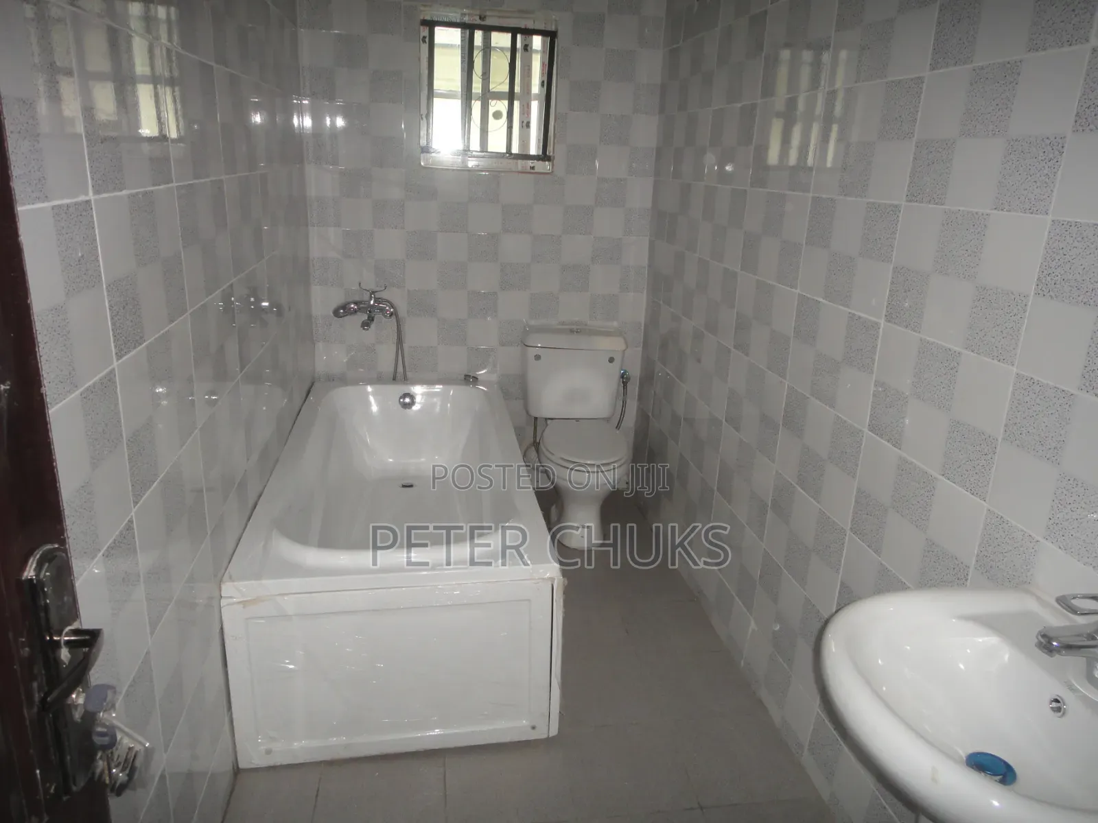 3bdrm Block of Flats in Crd City Phase2, Sabon Lugbe for sale