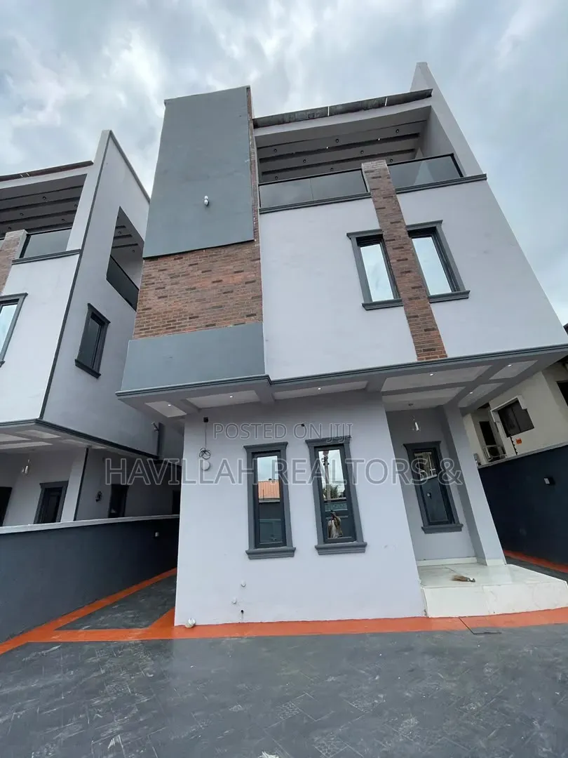 5bdrm Duplex in Opebi for sale