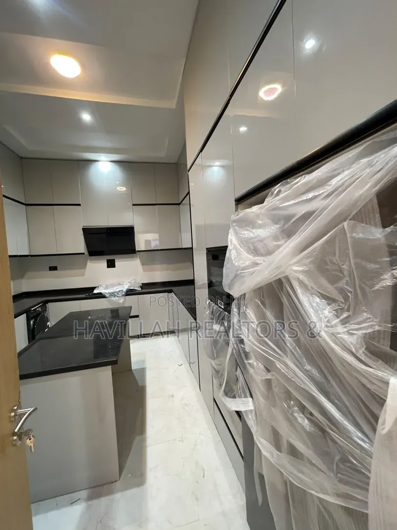 5bdrm Duplex in Opebi for sale