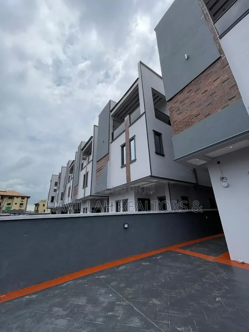 5bdrm Duplex in Opebi for sale