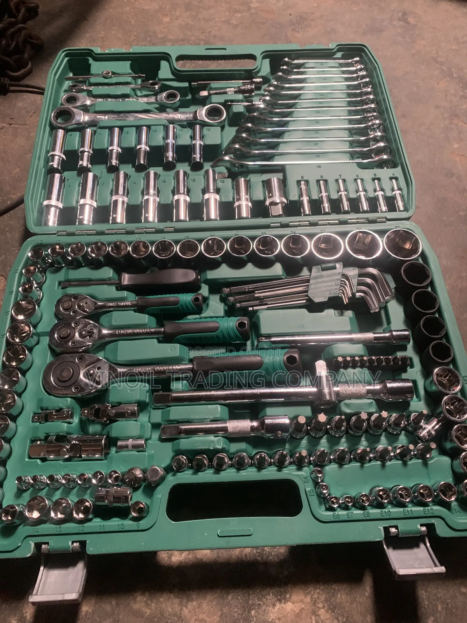 251 PCS Socket Set / Combination Tool Kit - 1/4", 3/8", 1/2" Drive