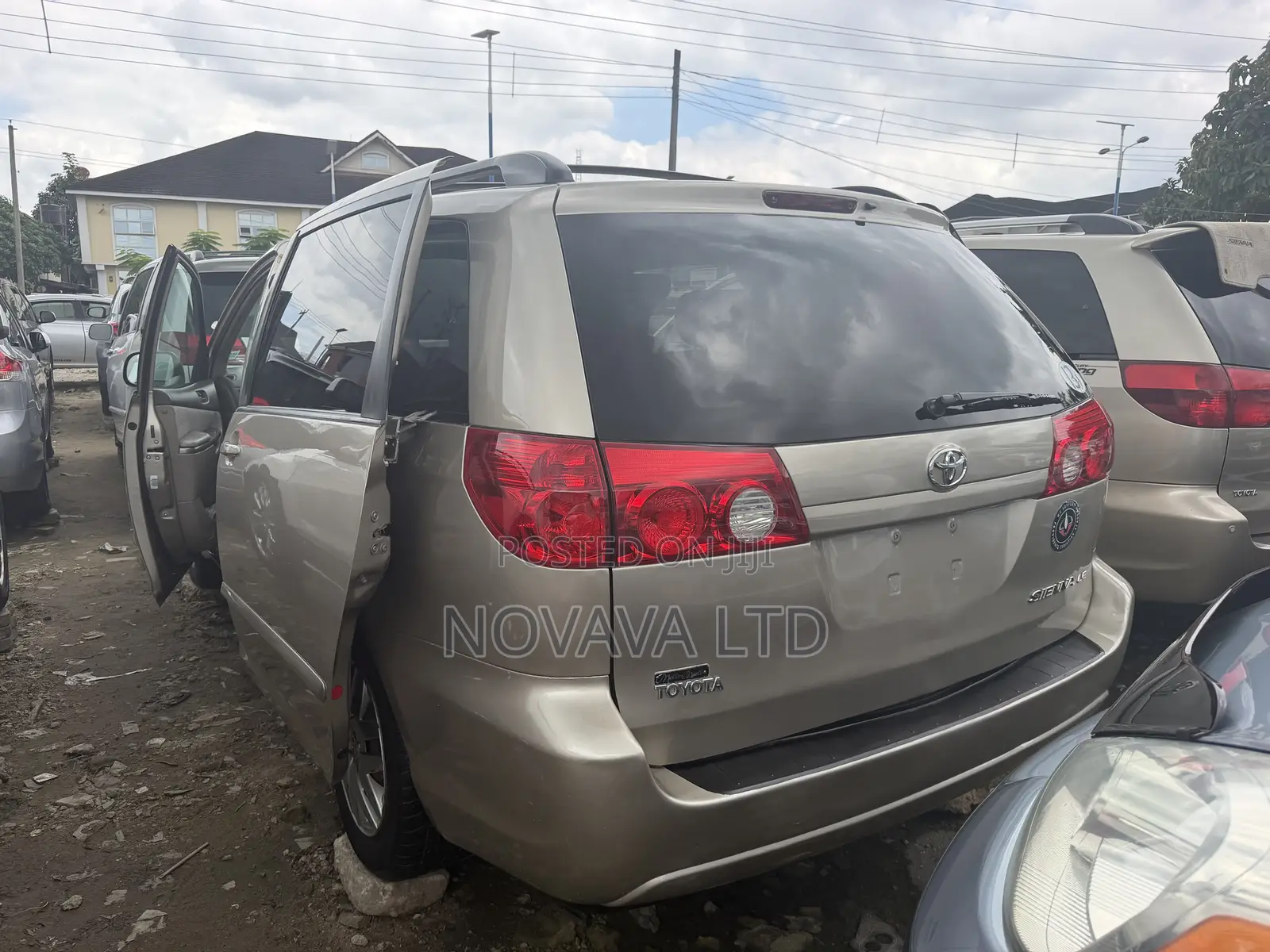 Toyota Sienna LE AWD 2005 Gold