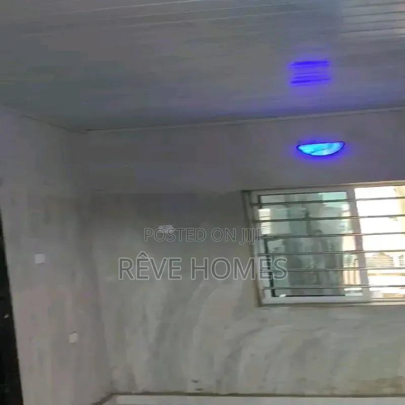 Mini Flat in Adekunle for rent