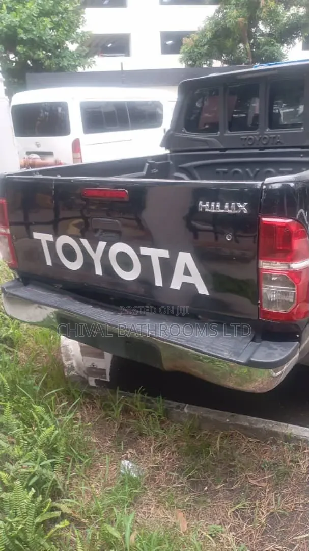 Toyota Hilux 2012 Black