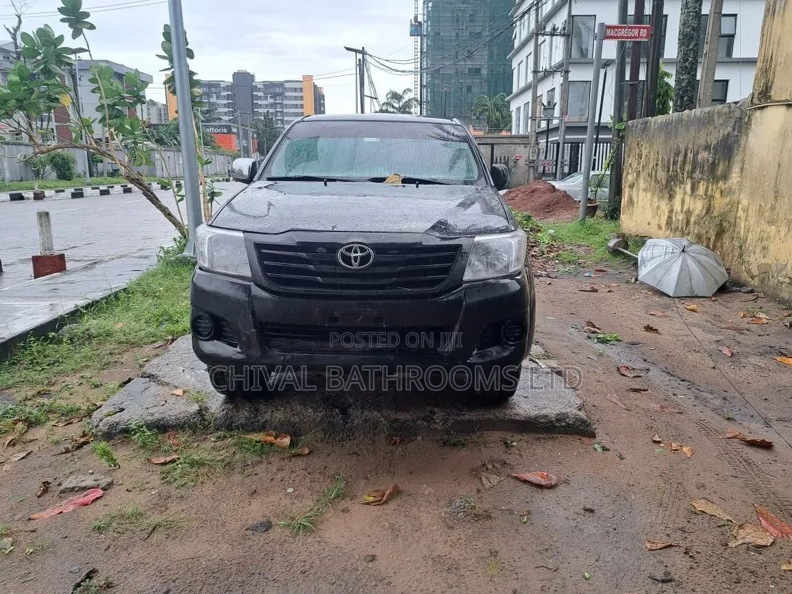 Toyota Hilux 2012 Black