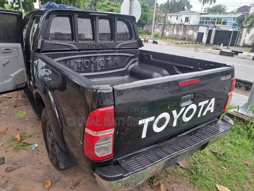 Toyota Hilux 2012 Black