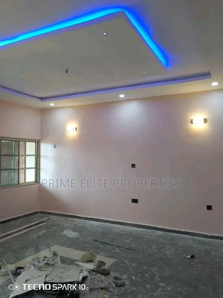 3bdrm Block of Flats in Afahaubeh, Uyo for rent
