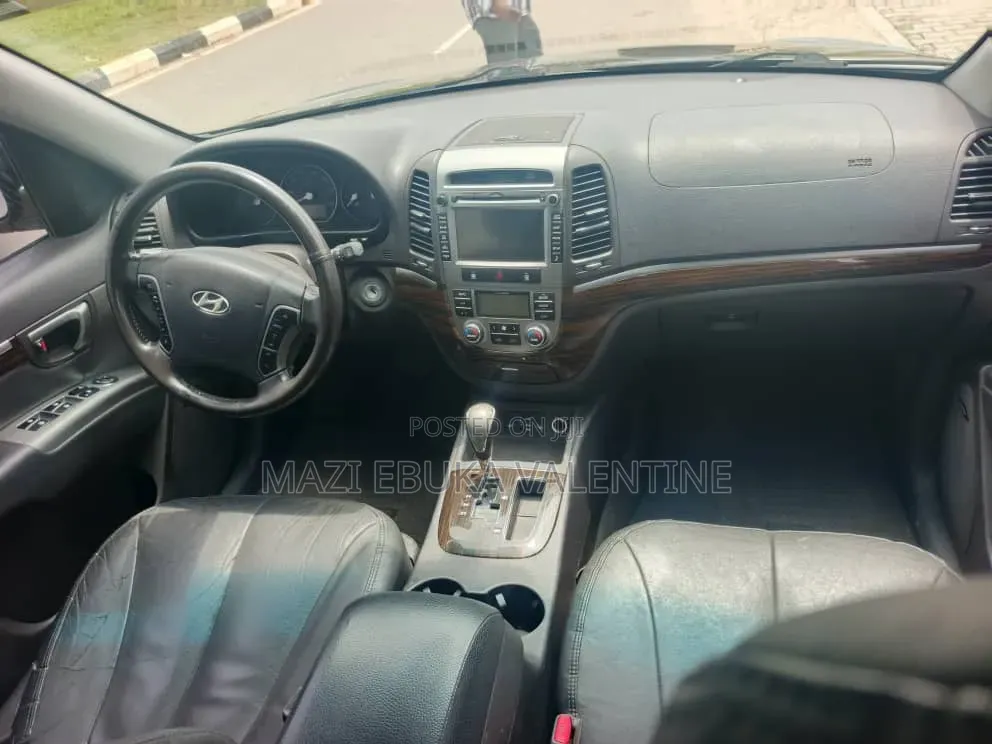 Hyundai Santa Fe 2011 Black