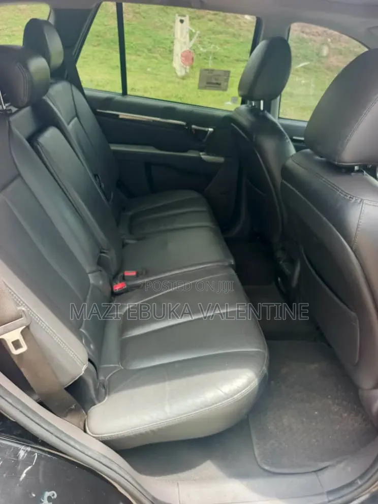 Hyundai Santa Fe 2011 Black