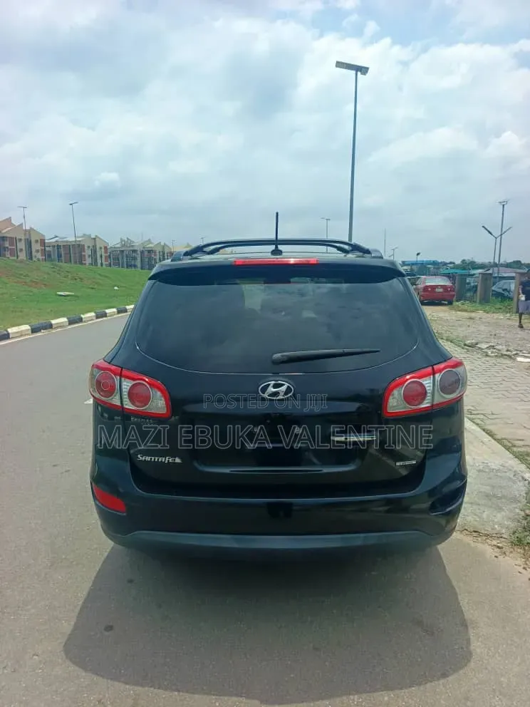 Hyundai Santa Fe 2011 Black