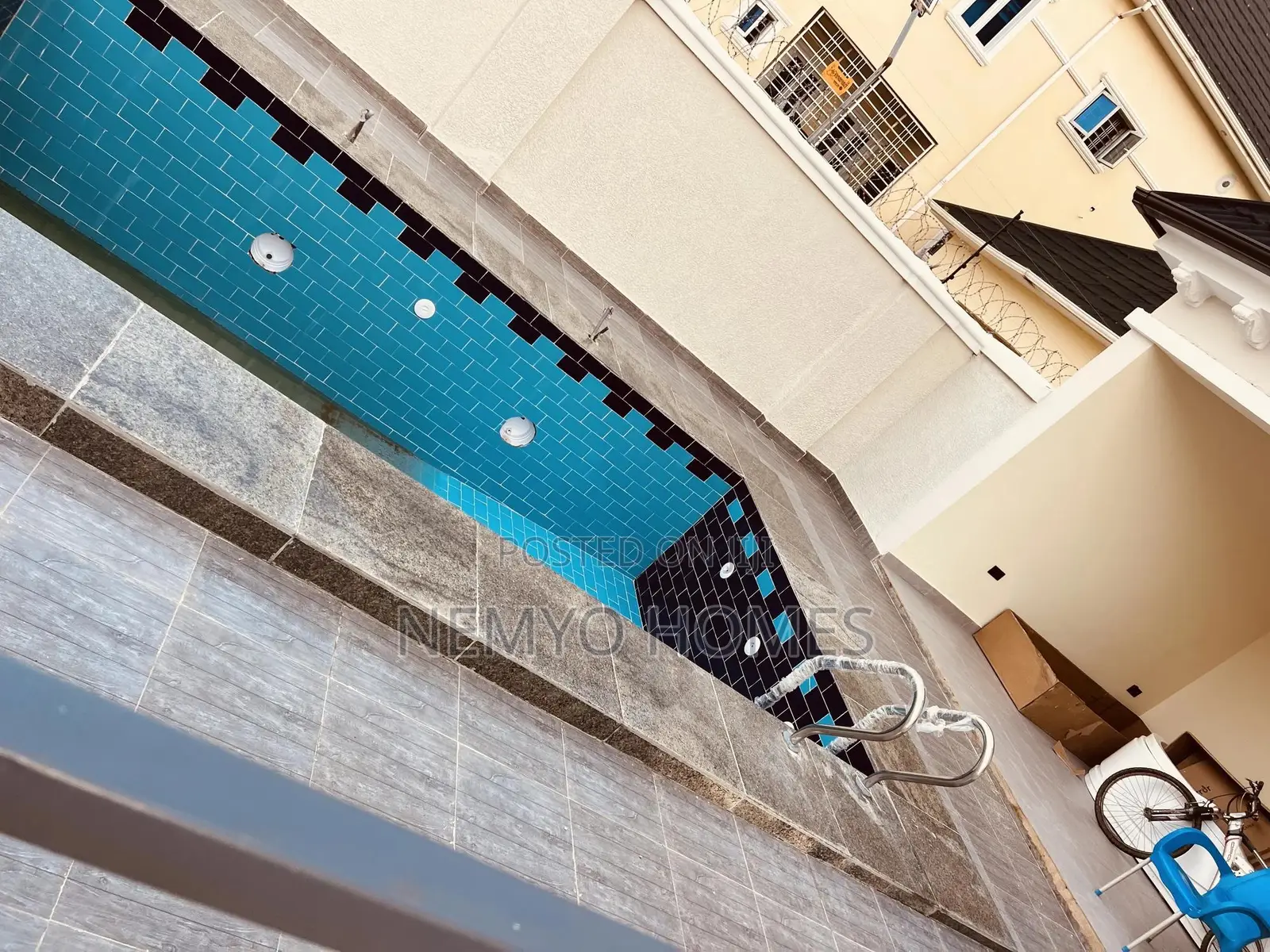 6bdrm Duplex in Karsana for sale