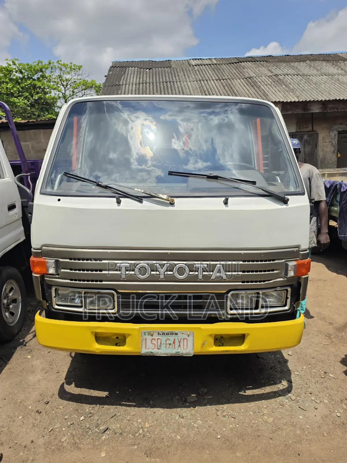 Toyota Dyna 200 Six Tyres 3RZ Cabretor