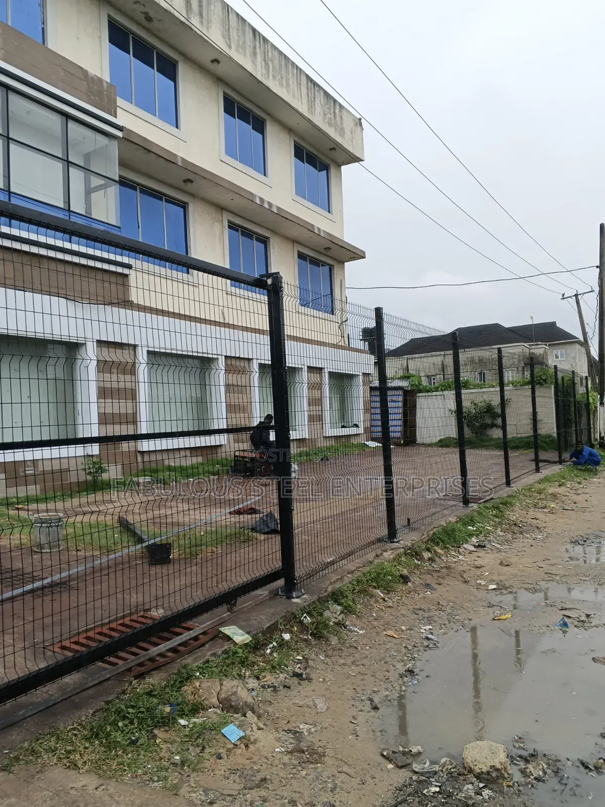 2.7 Meter Length by 2.4 Meter Height Black Color Panel Mesh