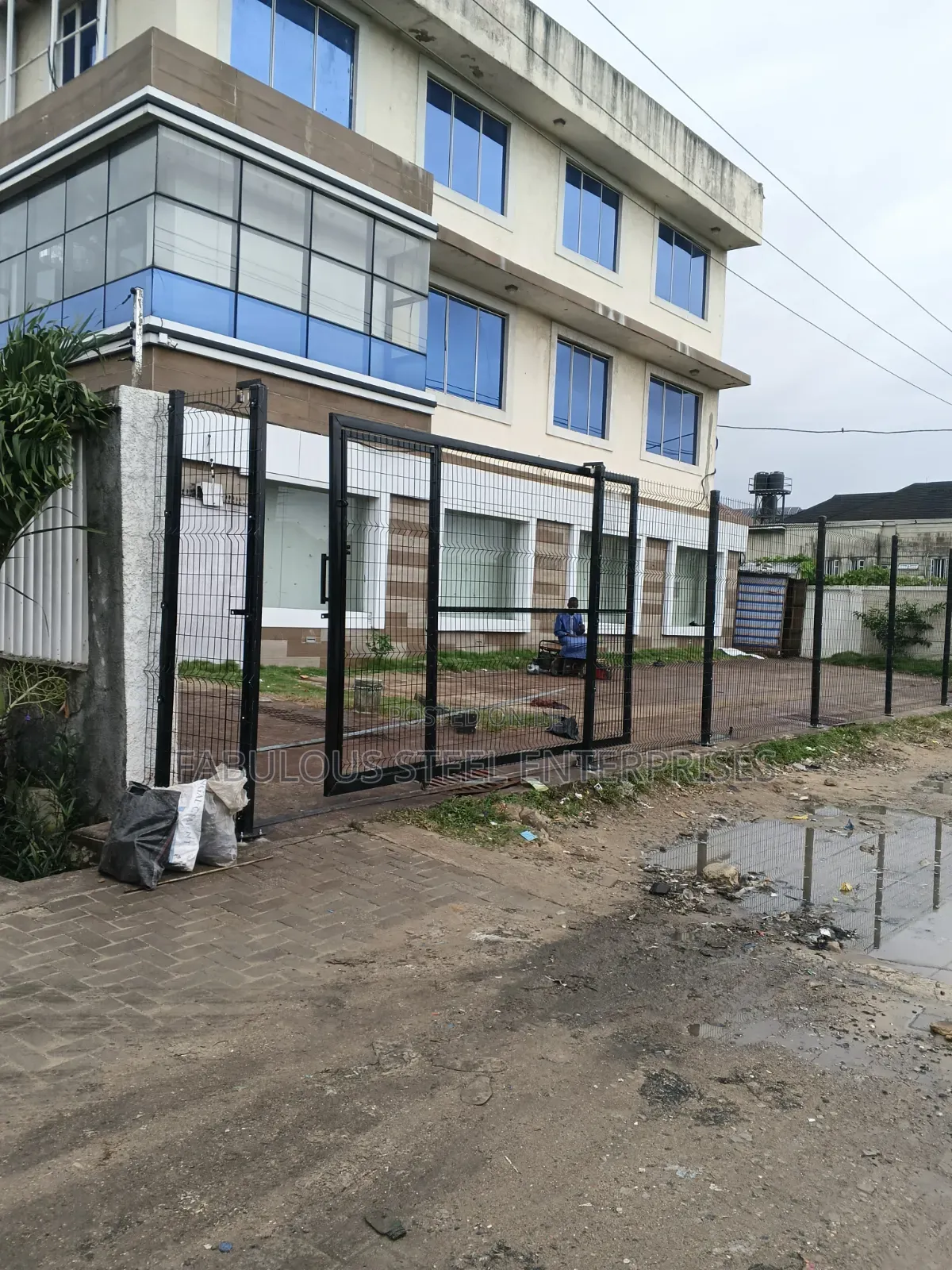 2.7 Meter Length by 2.4 Meter Height Black Color Panel Mesh