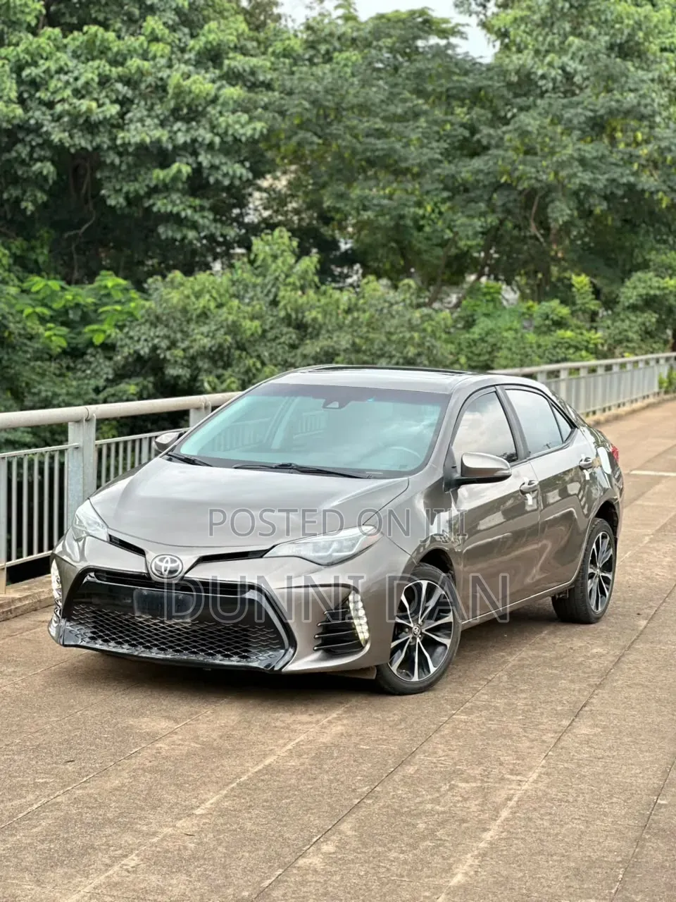 Toyota Corolla XSE (1.8L 4cyl 2A) 2018 Brown