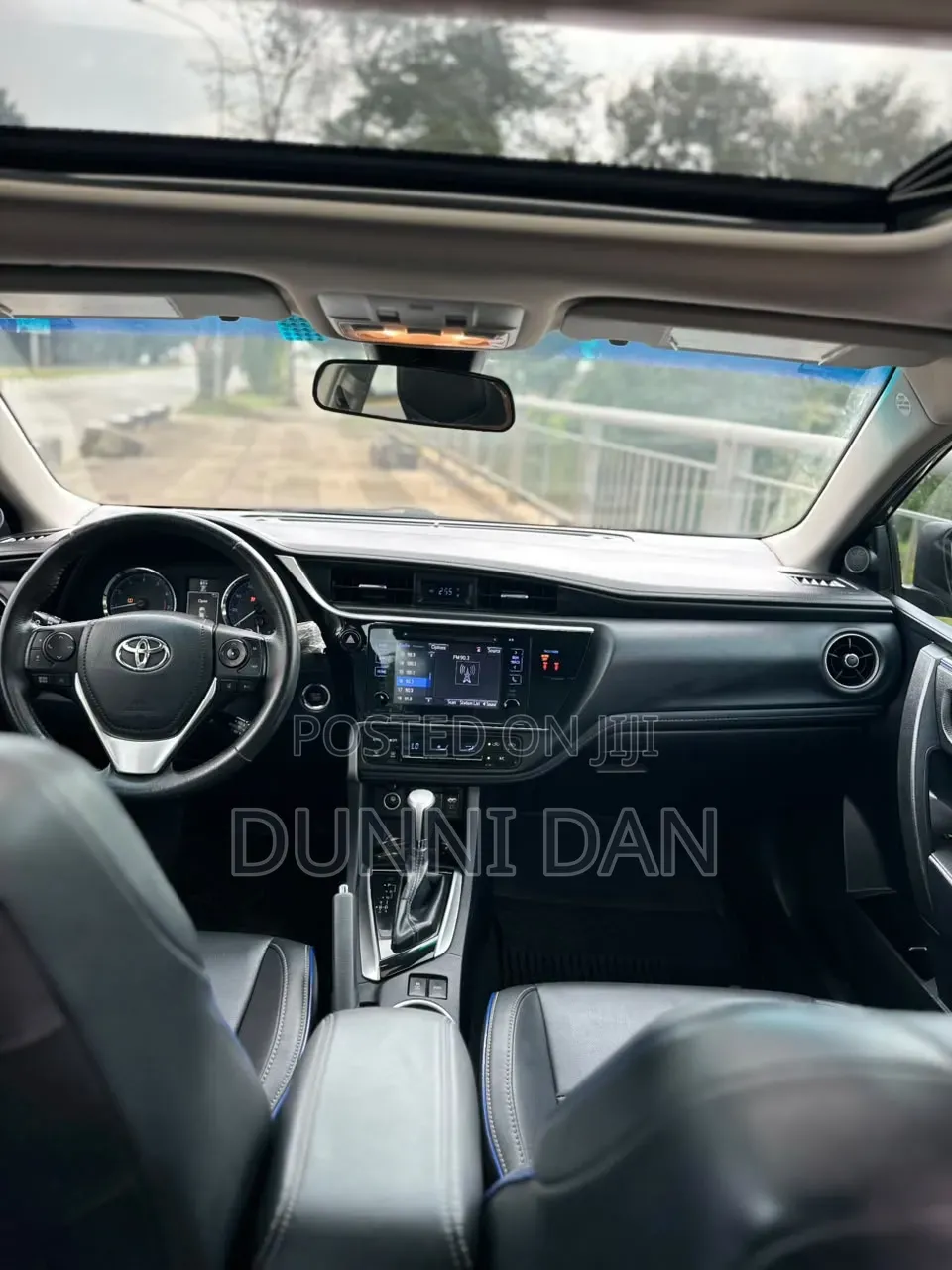 Toyota Corolla XSE (1.8L 4cyl 2A) 2018 Brown