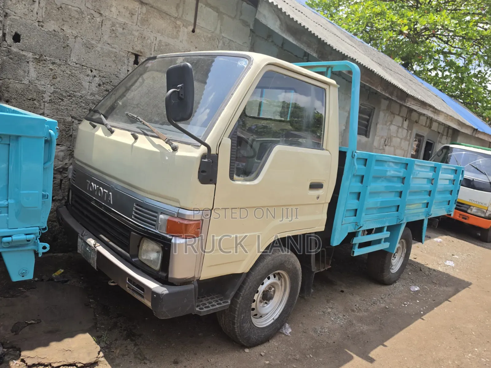 Toyota Dyna 100 Registered
