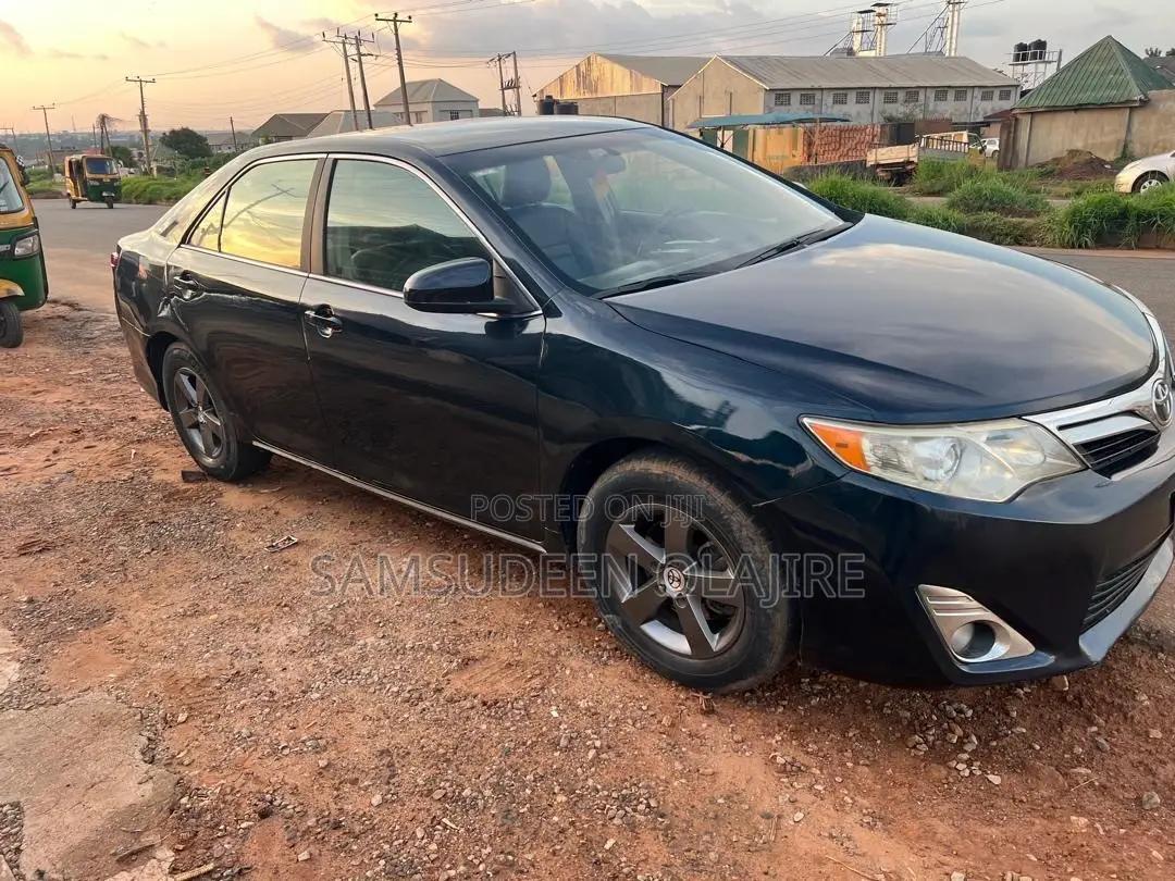 Toyota Camry LE 4dr Sedan (2.5L 4cyl 6A) 2013 Black