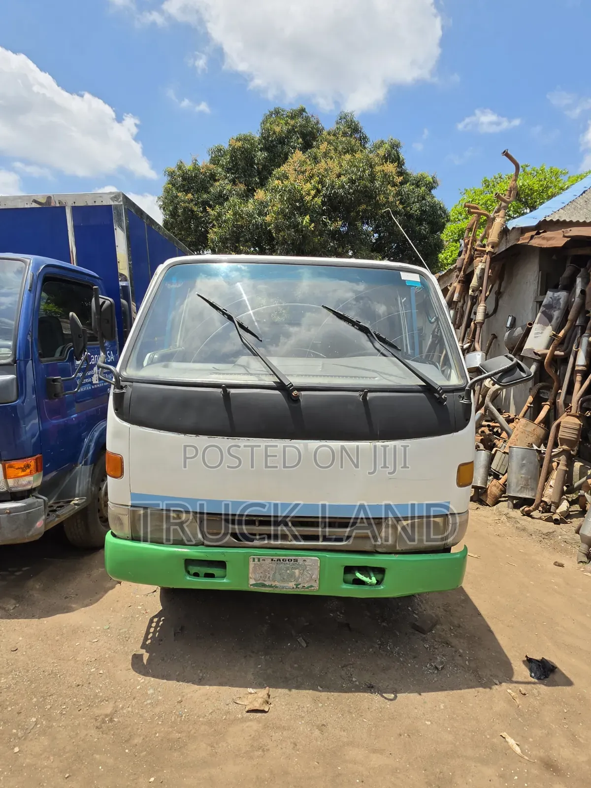 TToyota Dyna 150 Six Tyres 3RZ Engine