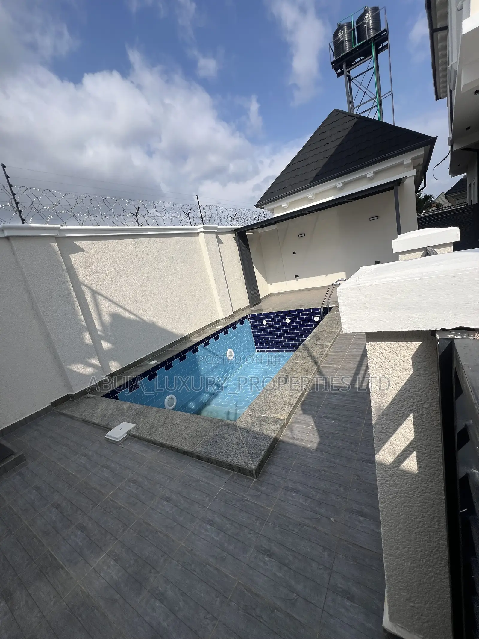 5bdrm Mansion in Green City Residents, Gwarinpa for sale