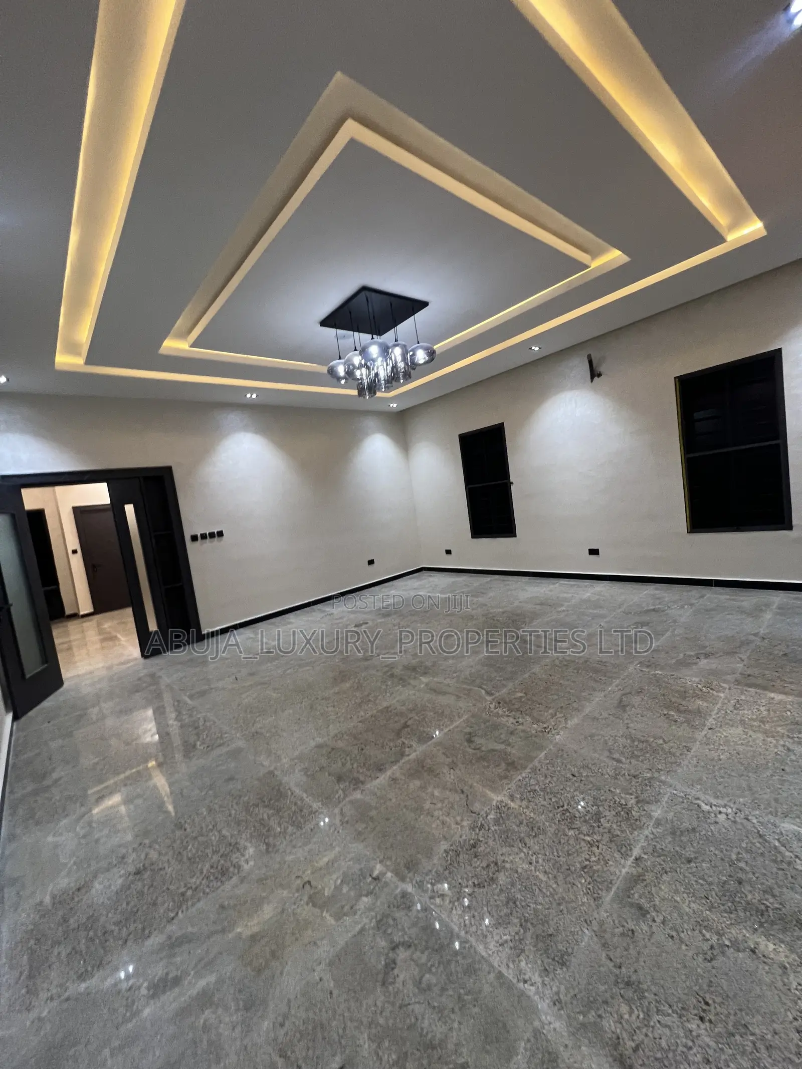 5bdrm Mansion in Green City Residents, Gwarinpa for sale