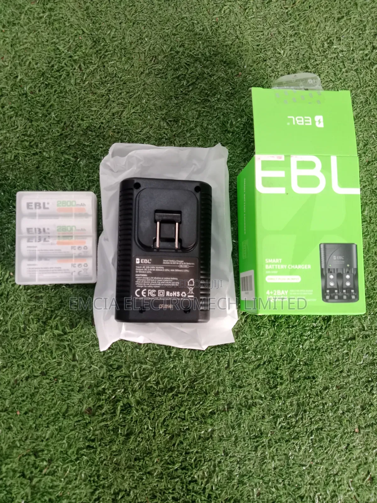 EBL Quick Smart Battery Charger (4+2 Bay) With 4pcs AA 2800mAh Battery