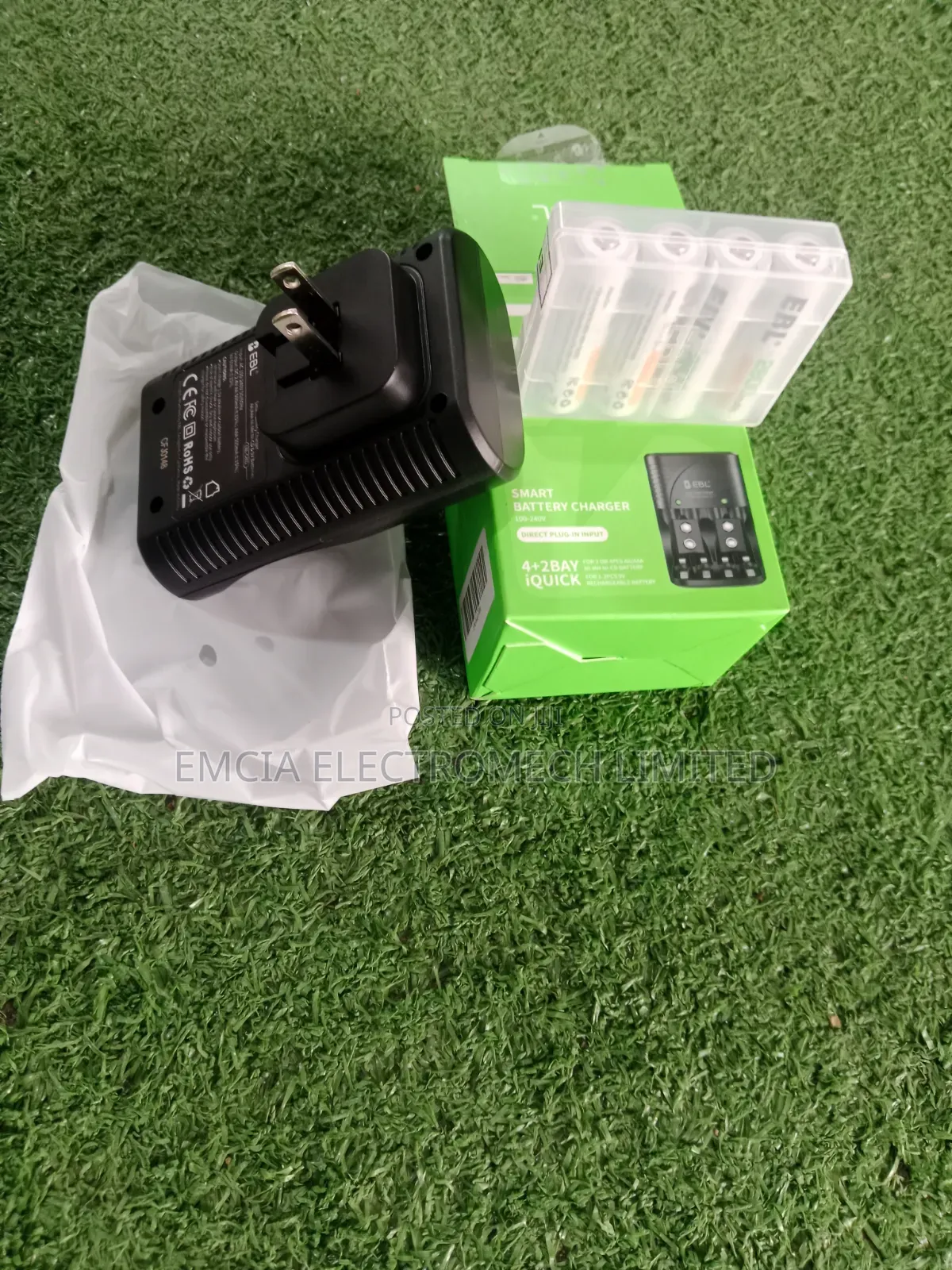 EBL Quick Smart Battery Charger (4+2 Bay) With 4pcs AA 2800mAh Battery